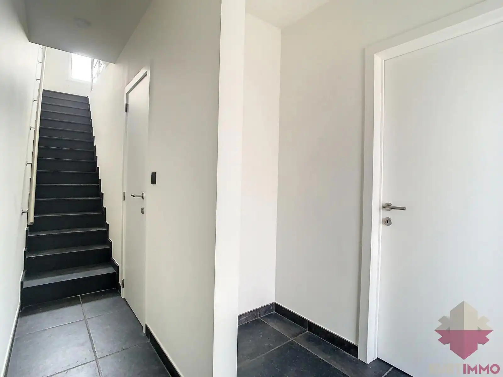 Prachtig gerenoveerde woning met 5 SLPK én tuin! foto 9