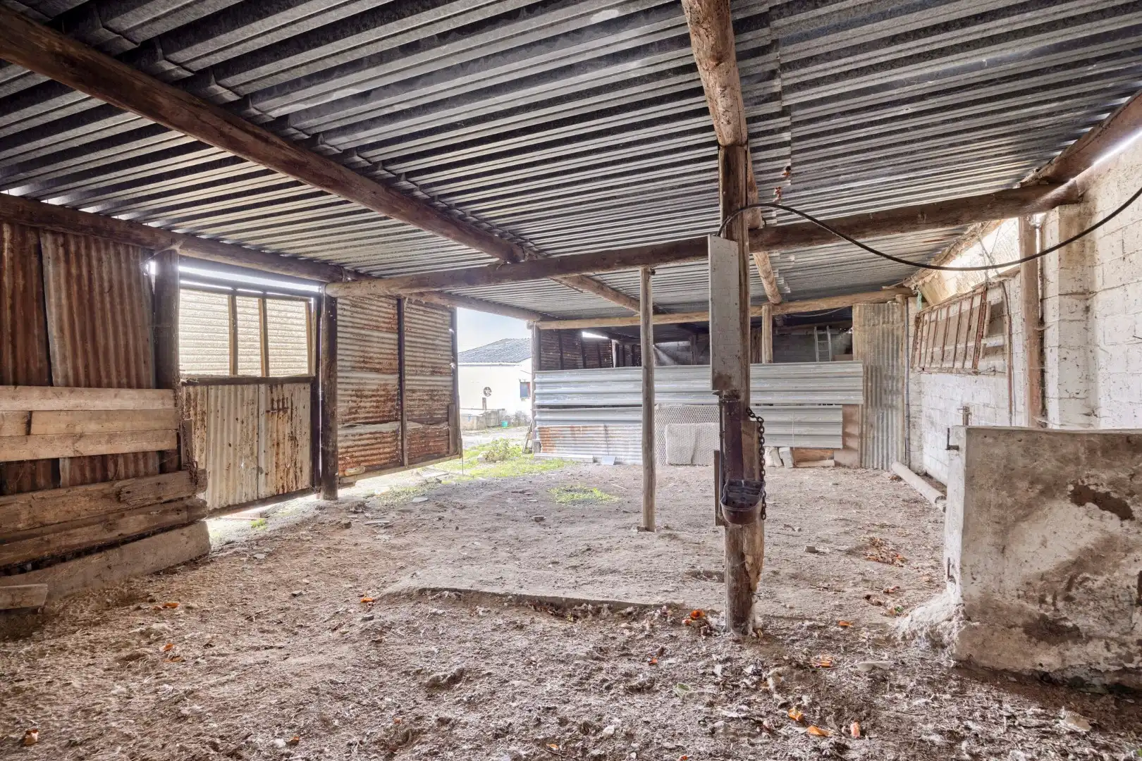 Hoevewoning met binnenkoer, stallen en tuin in landelijke dorpsligging te Nerem foto 29