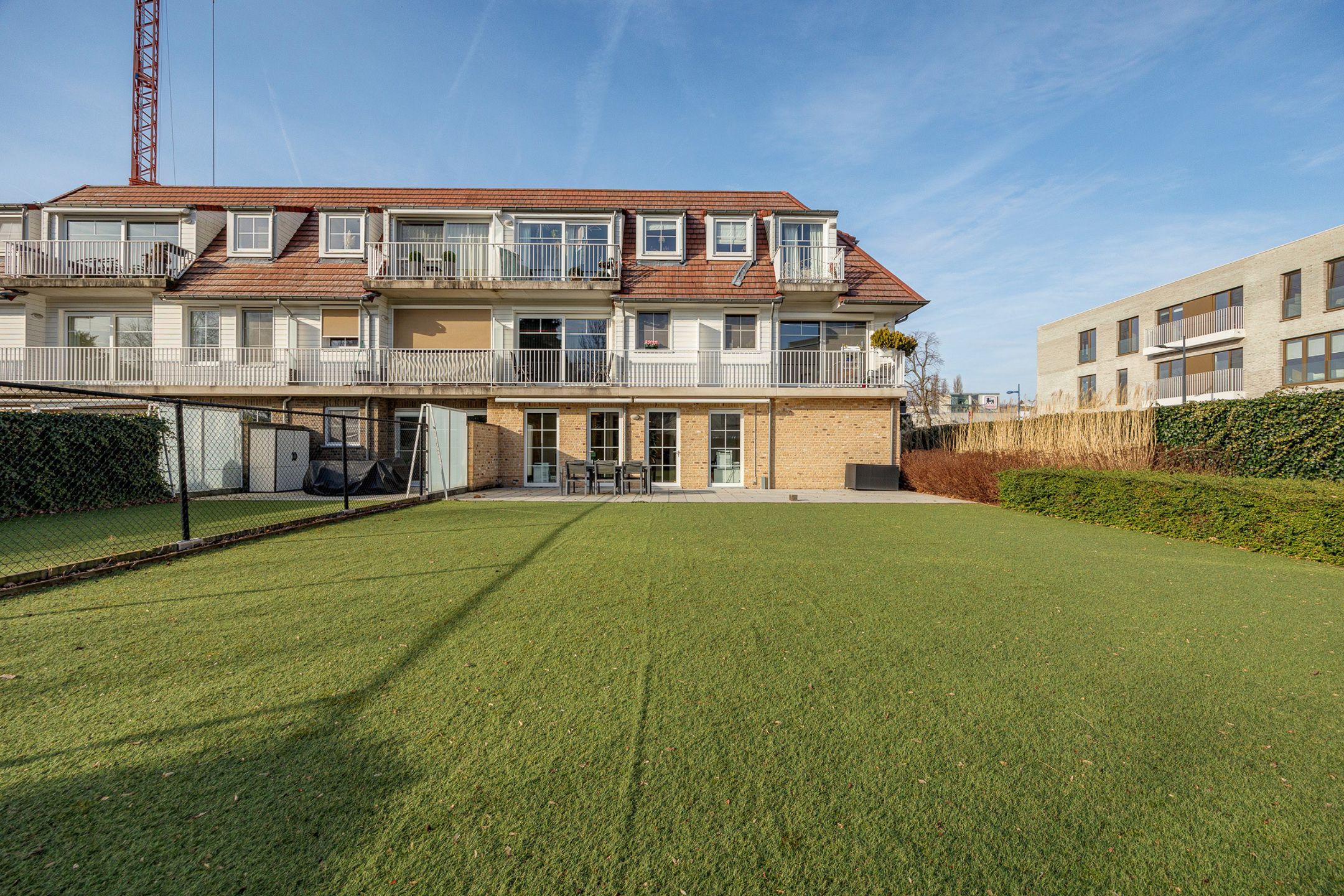 Kantoor 95 m² + tuin en 2 autostaanplaatsen op top locatie foto 3