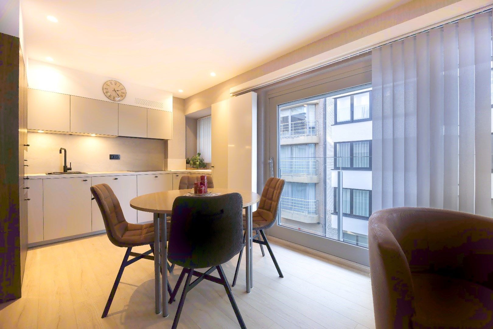 Charmant appartement met zijdelings zeezicht en terras. foto 3