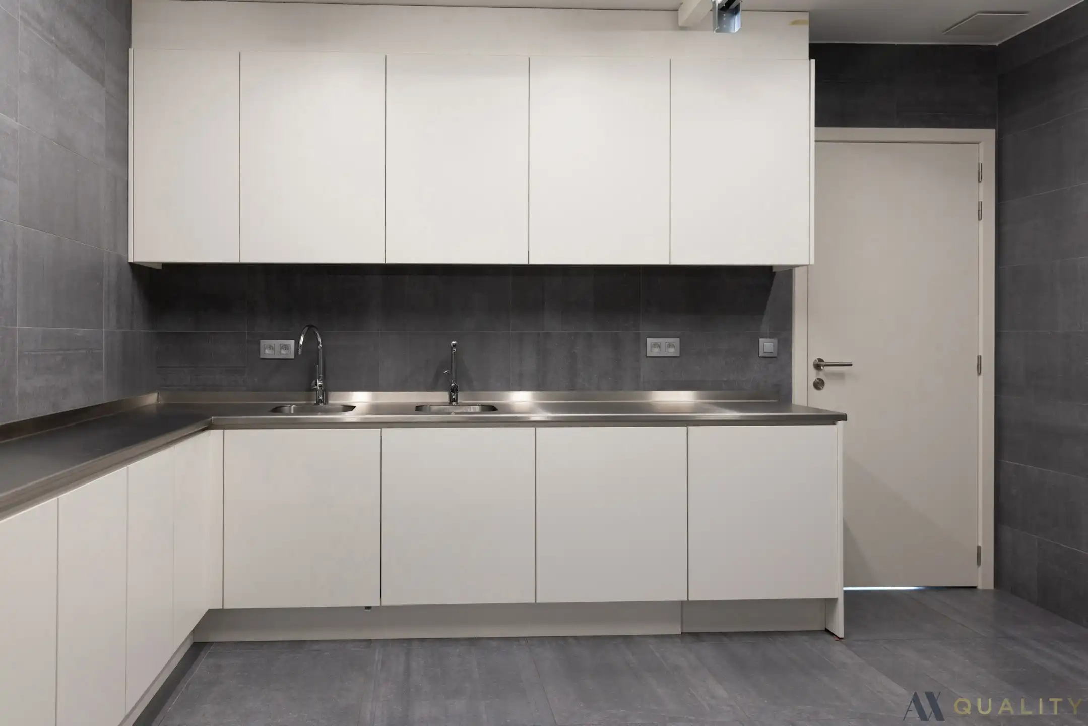 Instapklare kantoor- of praktijkruimte in het hart van Bornem foto 3