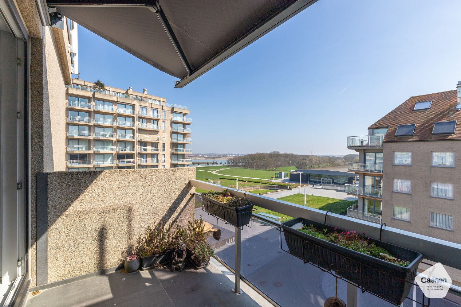 Gerenoveerd hoekappartement met 3 slaapkamers en mooi uitzicht foto 13
