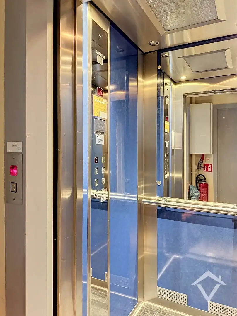 Instapklaar appartement met 2 slaapkamers, 2 bergingen en garage te Eernegem foto 2