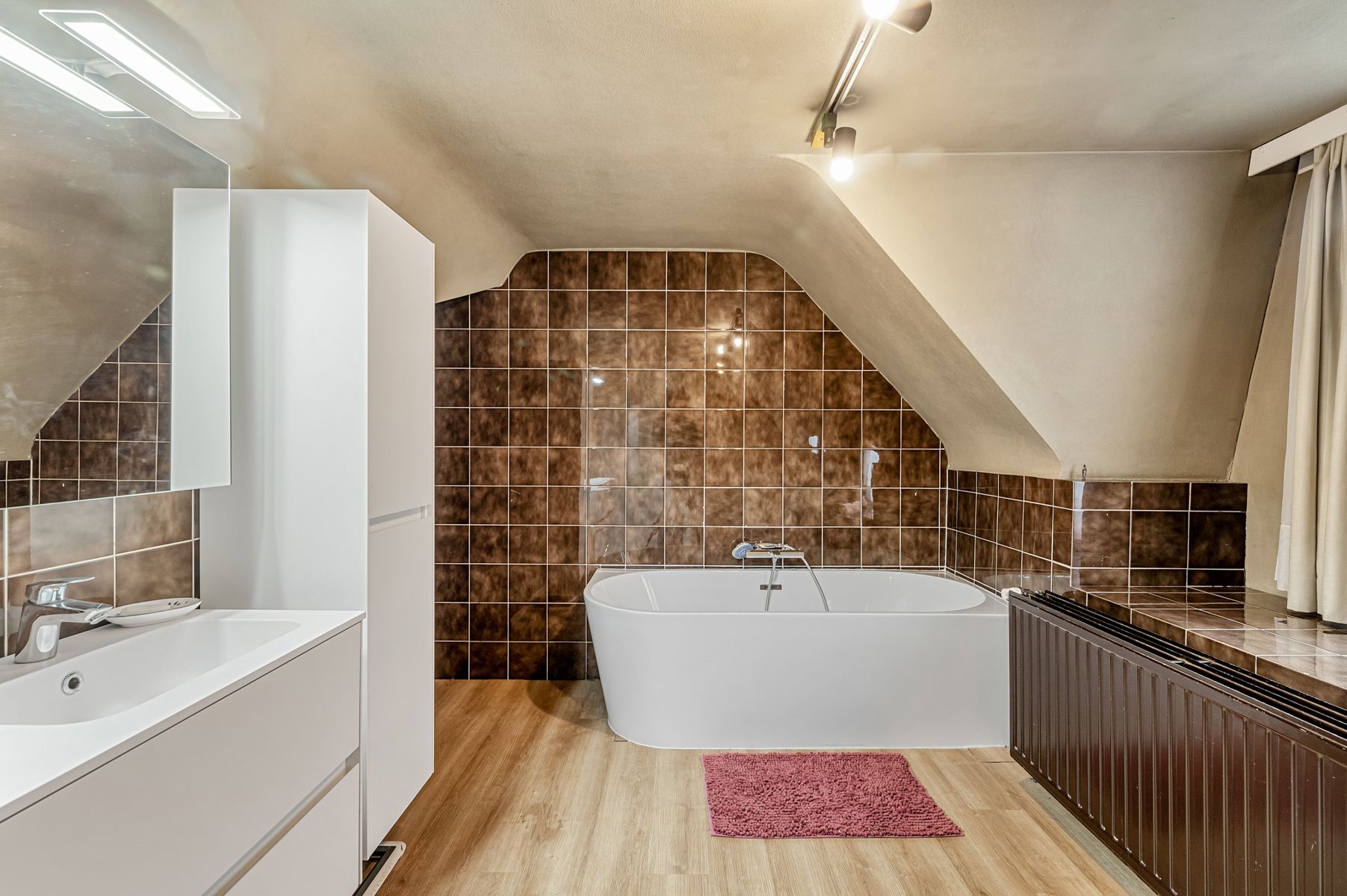 Statige villa: 6 slpk’s met tuin & praktische loods ! foto 15