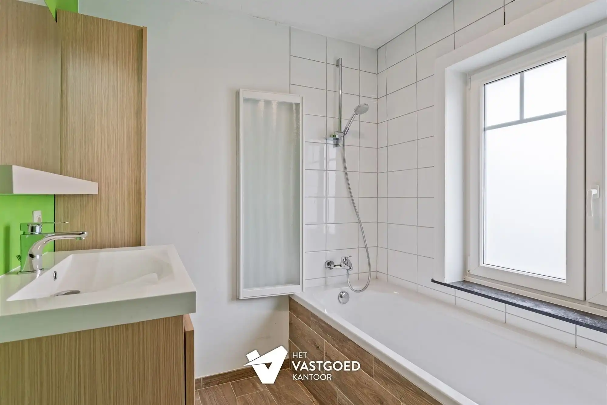 VOLLEDIG GERENOVEERDE WONING OP IDEALE LIGGING foto 19