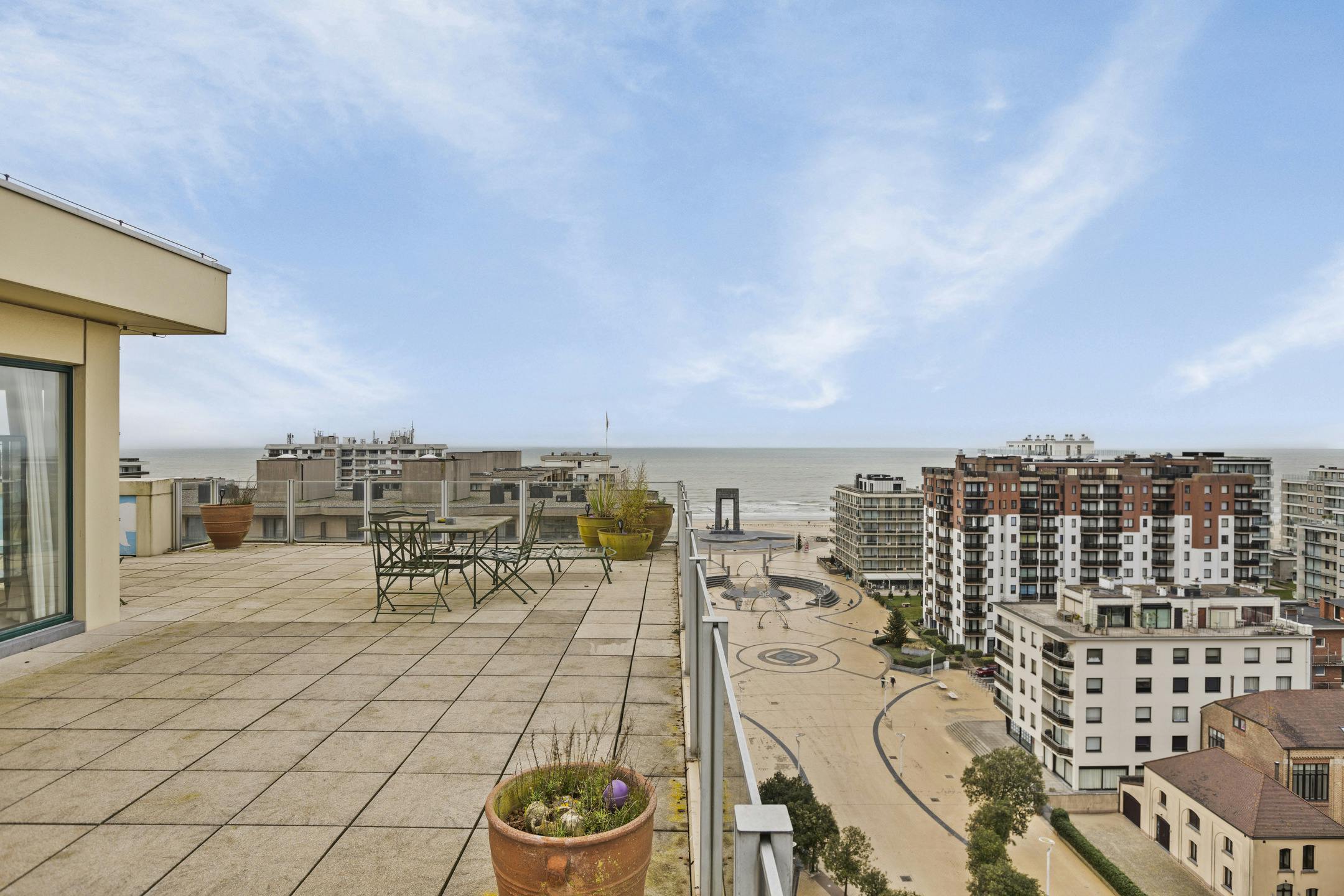 Hoofdfoto van de publicatie: Twee penthouses met ruime terrassen en garage in De Panne