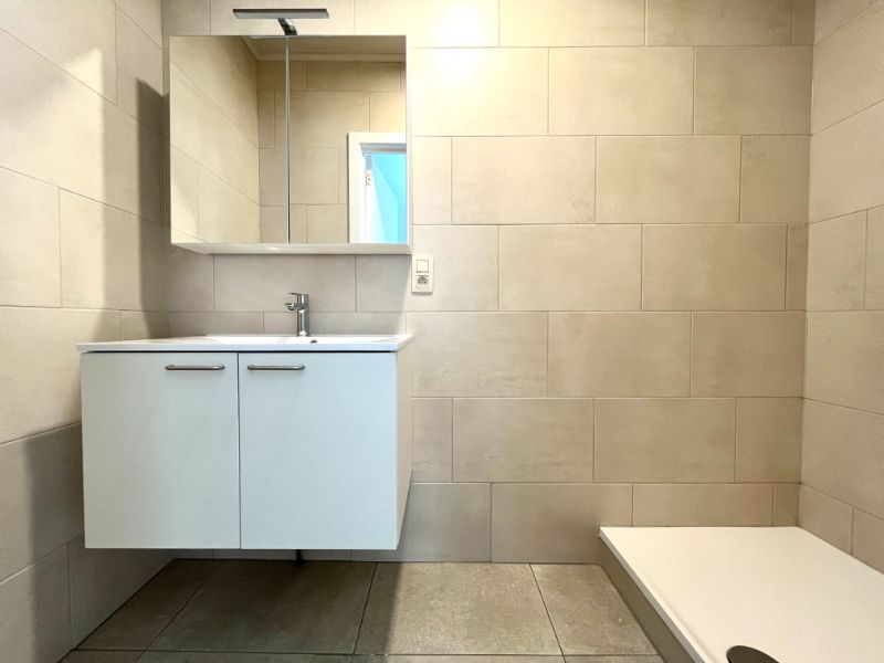 GERENOVEERD EENSLAAPKAMERAPPARTEMENT TE HUUR foto 7