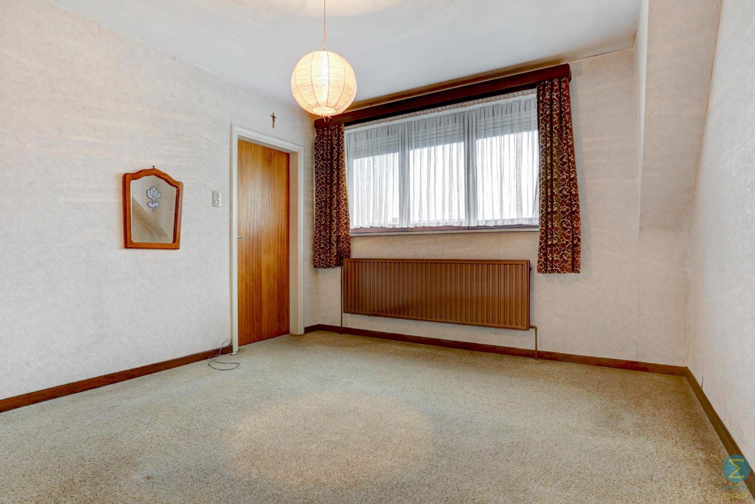 Te renoveren vrijstaande woning met 4 slpks op 898m² grond. foto 22