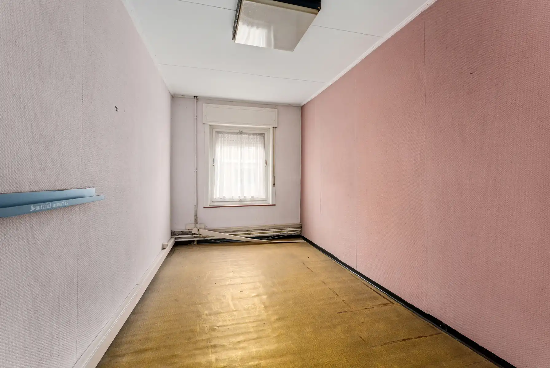 Ruime te renoveren woning met garage in centrum Kortemark foto 11