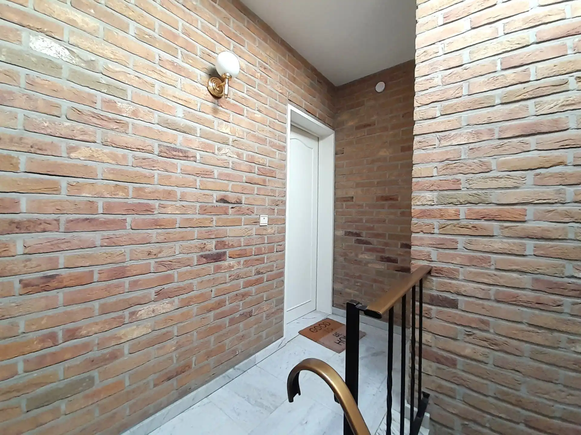 Gerenoveerd en lichtrijk appartement op goede ligging foto 2