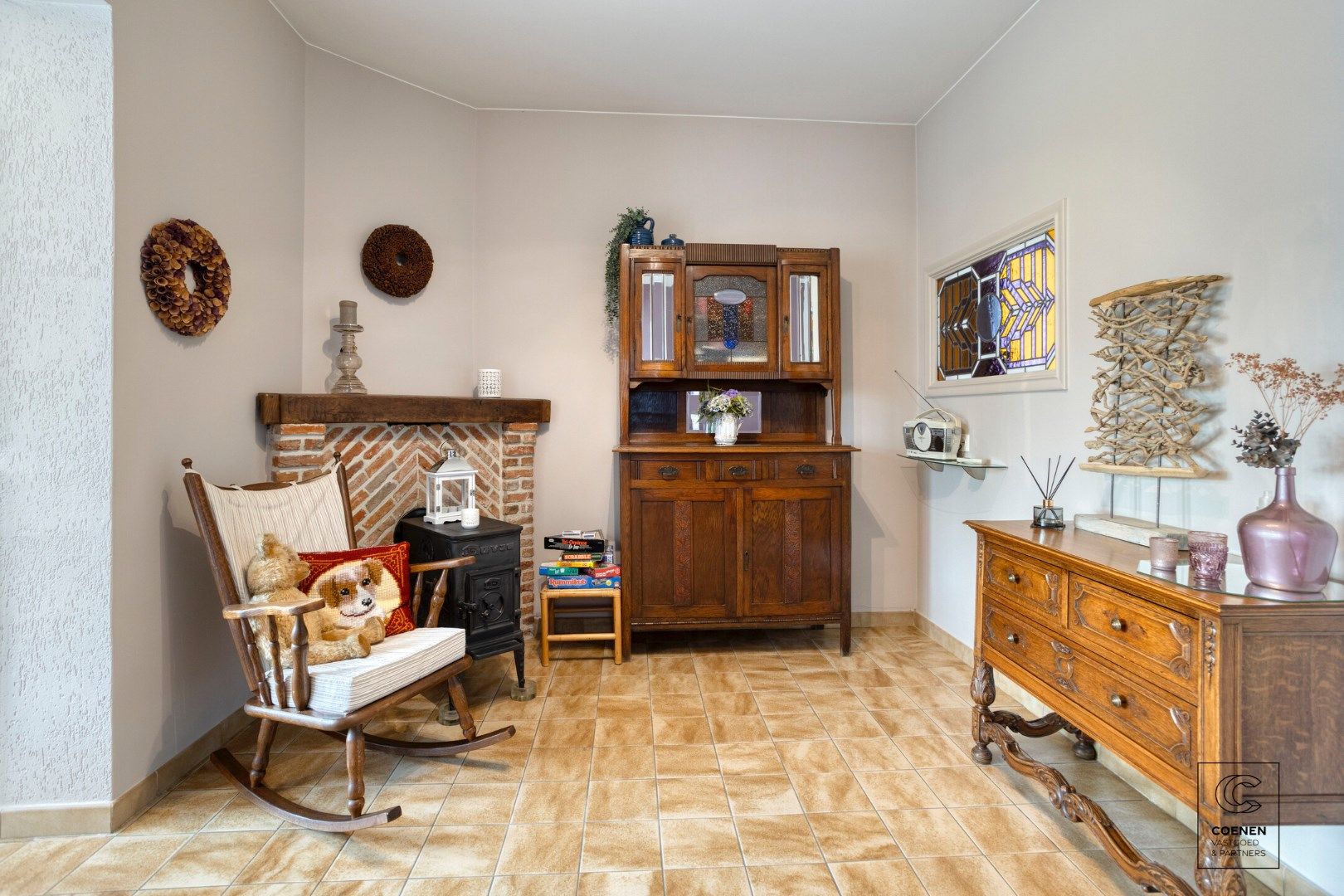 Instapklare woning met 2 slpk, ruime garage en zonnige tuin op TOPlocatie te Wommelgem!  foto 6