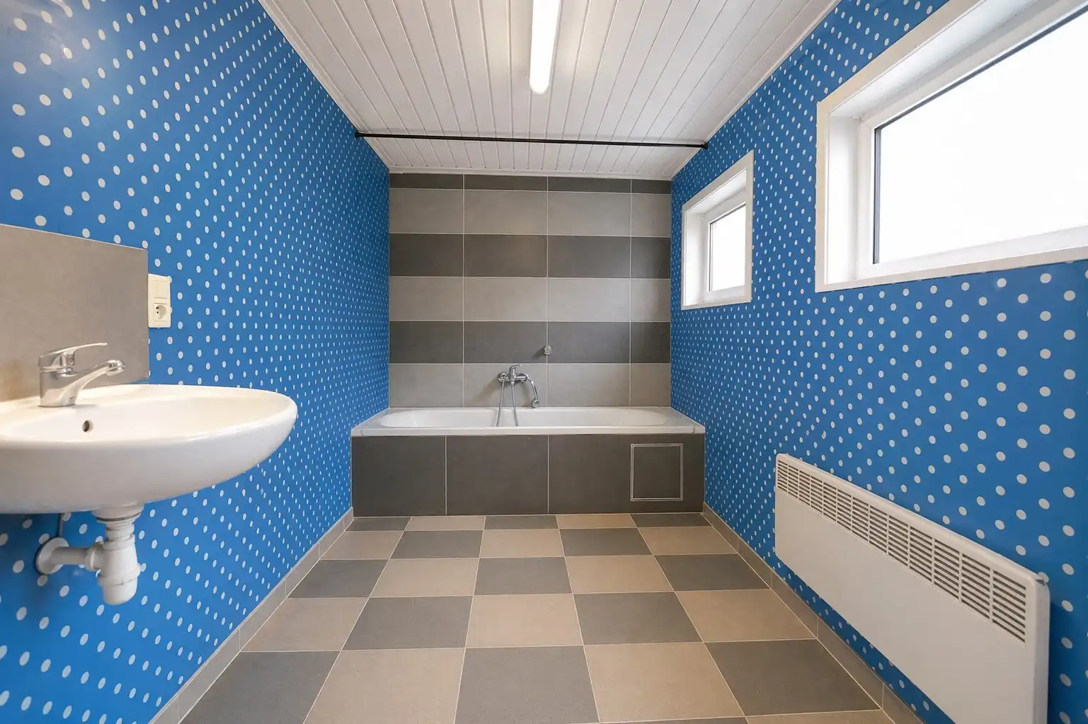 Alleenstaande woning met veel potentieel op 655m² te Houthulst. foto 6