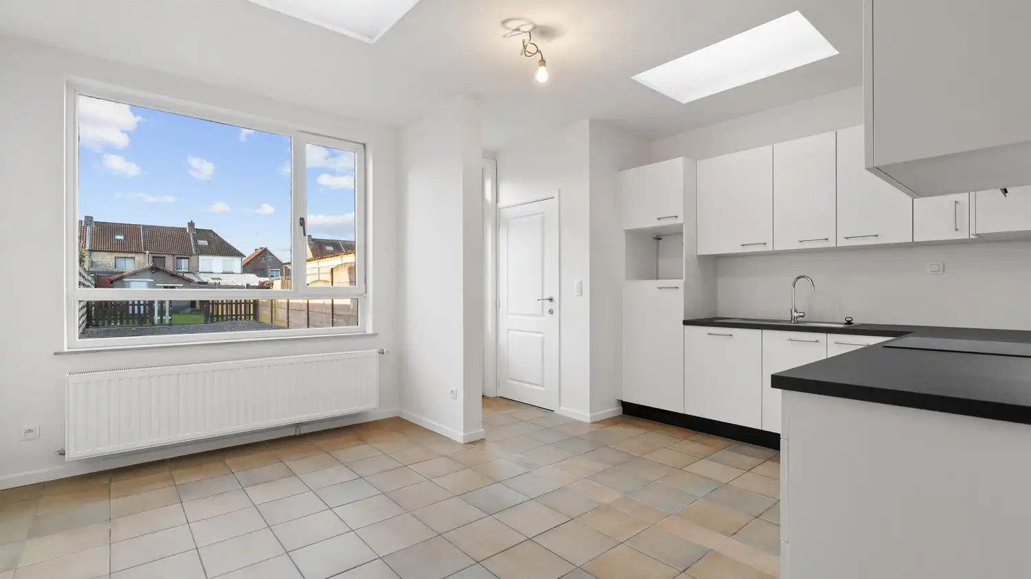 Volledig gerenoveerde woning met 3 slaapkamers en tuin. foto 5