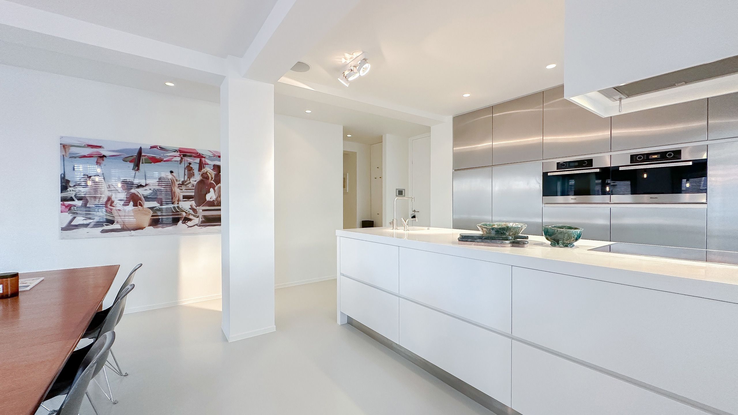 Hedendaags smaakvol ingericht HOEKAPPARTEMENT met loftgevoel foto 10