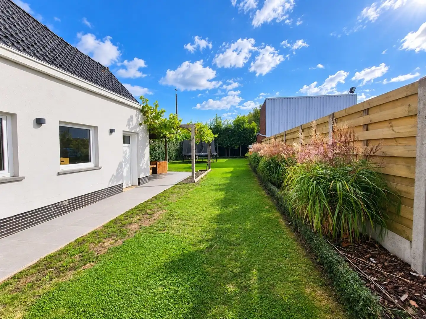 Gerenoveerde woning met garage en zonnige tuin in landelijke omgeving. Topper! foto 6