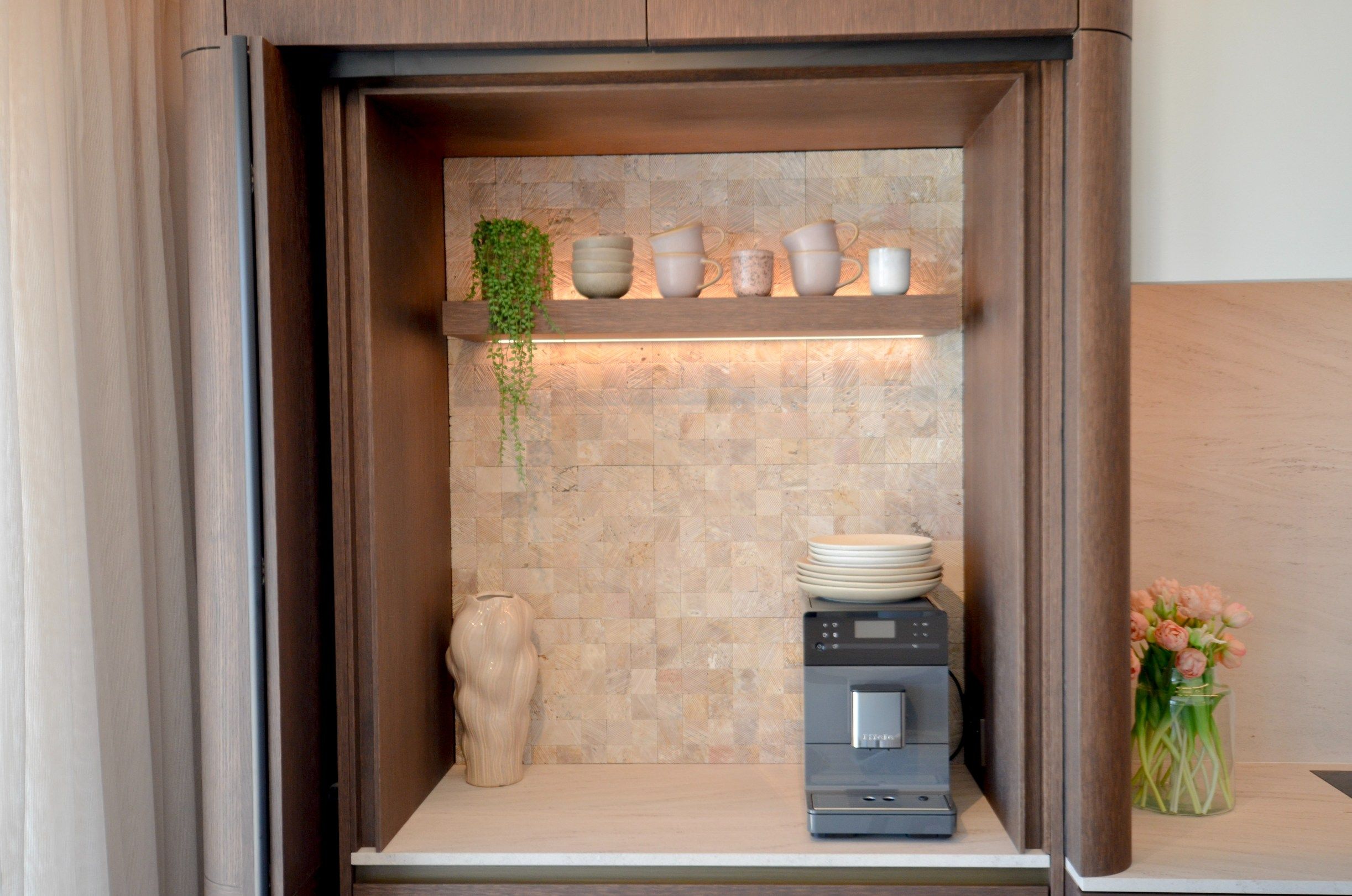 Uitzonderlijk gerenoveerd appartement met frontaal zeezicht in het Zoute. foto 11