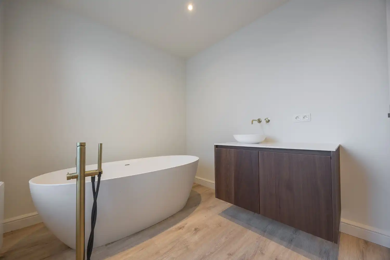 Gerenoveerd herenhuis met 5 slaapkamers foto 16