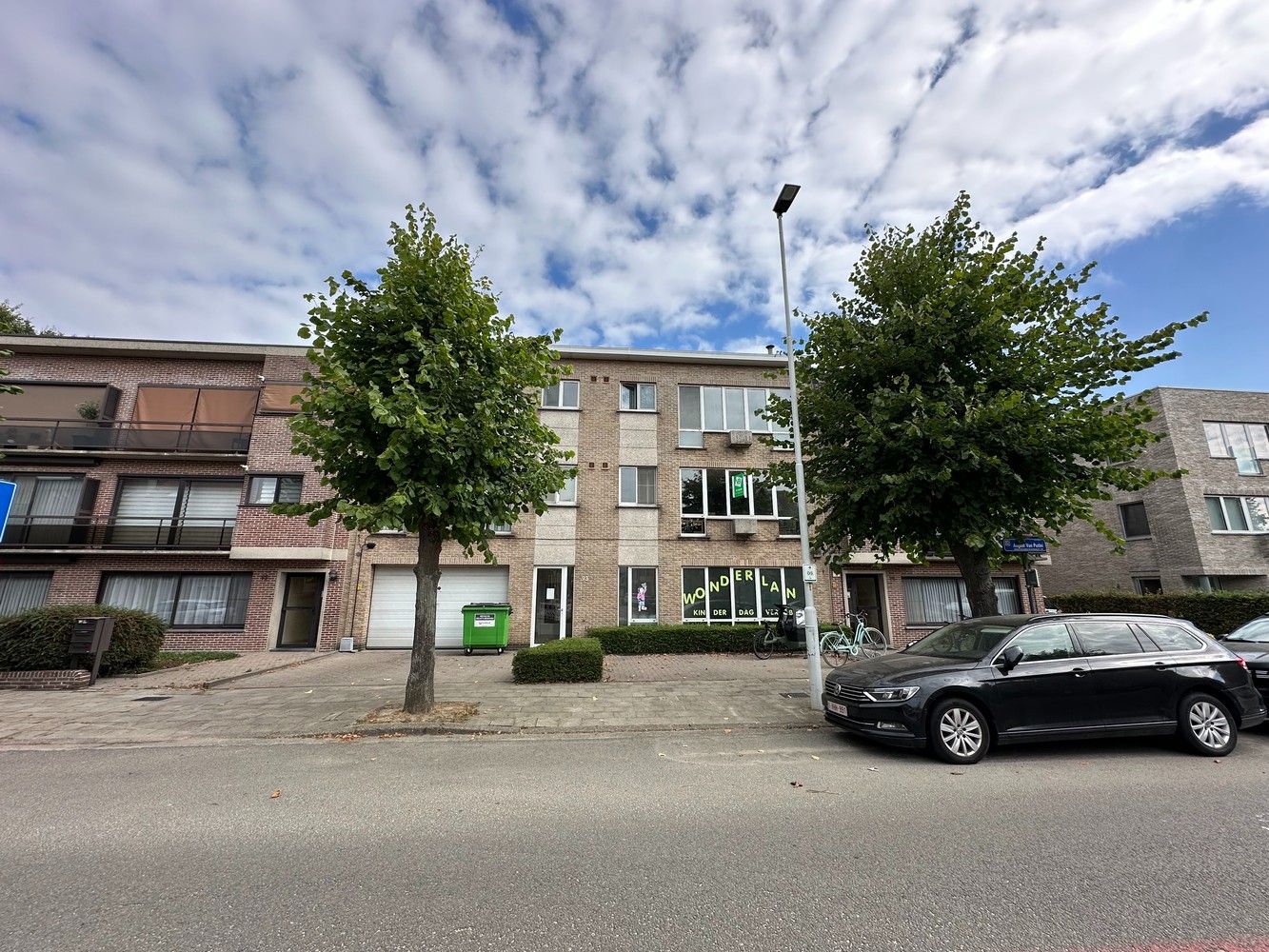 Verzorgd 2-slpk appartement met grote tuin te Borsbeek. foto {{pictureIndex}}