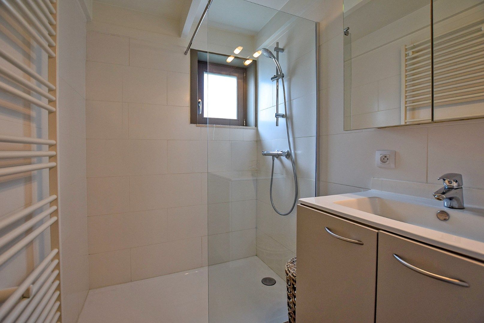 Prachtig onderhouden vakantiewoning (type vissershuis) met 3 slaapkamers en privé-parkeerplaats te Oostduinkerke.  foto 15