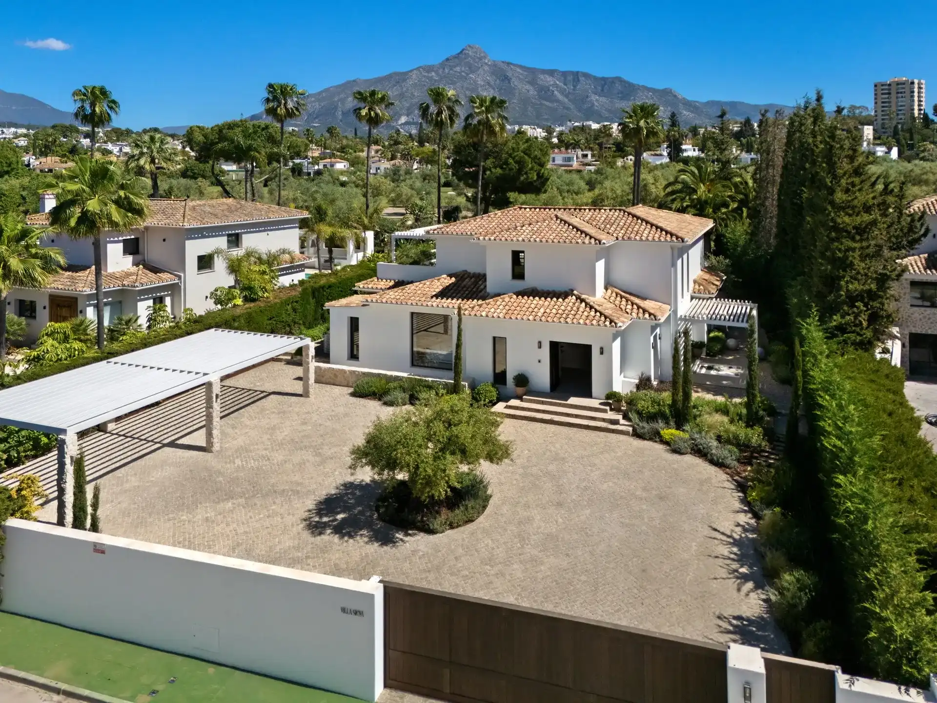 Exclusieve designvilla aan de frontlinie van Las Brisas Golf in Marbella foto 40