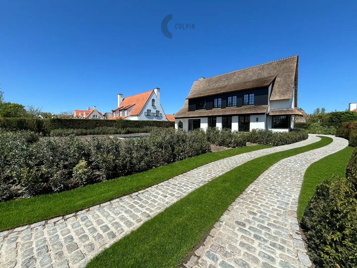 Unieke villa gelegen aan de rand van het Zoute foto {{pictureIndex}}