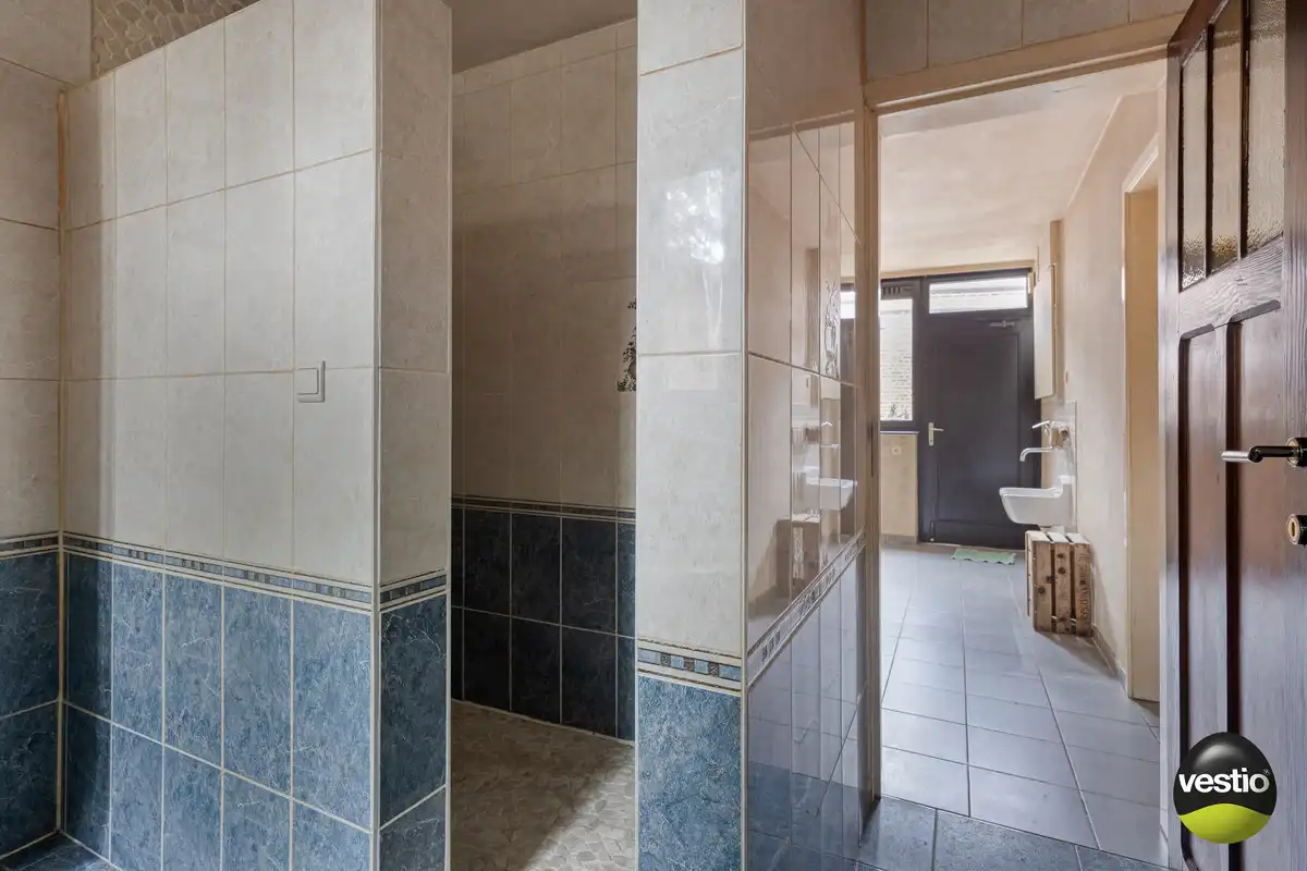 VIERKANTSHOEVE MET 4 BIJHORENDE VARKENSSTALLEN TE SINT-HUIBRECHTS-HERN op 65A79CA. foto 14