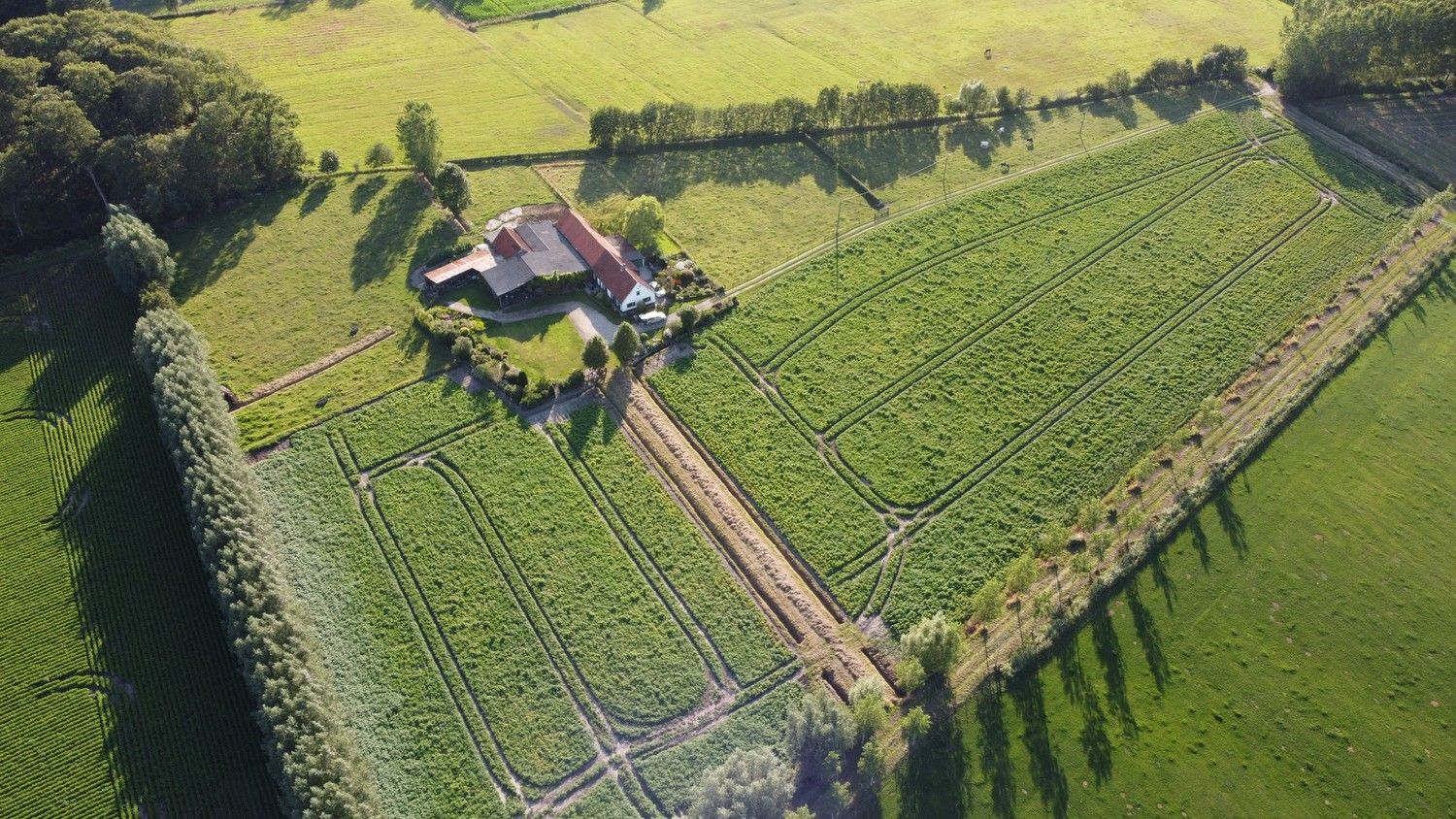 Hoeve met exclusieve ligging in valleigebied te koop te Maldegem foto 3