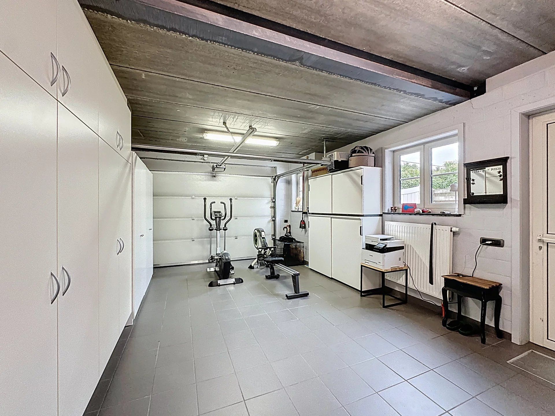Prachtige landelijke gelegen vrijstaande woning uit 2001, gelegen op een perceel van 16a 43ca. Deze woning biedt comfort, ruimte en privacy met hoogwaardige afwerking en moderne gemakken. foto 21