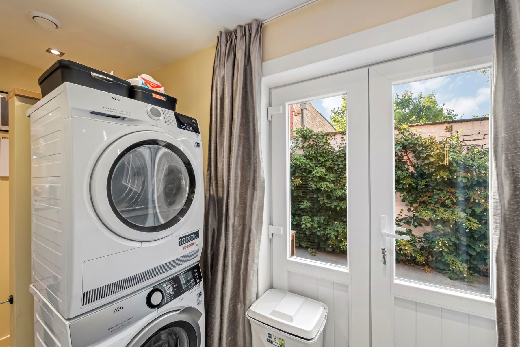 Smaakvol gerenoveerde woning in het hart van Assebroek foto 15