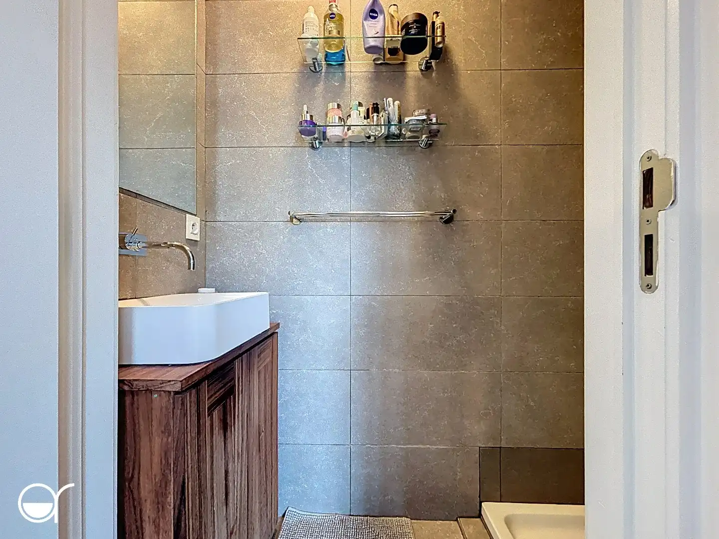 Lichtrijk één-slaapkamerappartement op de derde verdieping met prachtig uitzicht foto 16