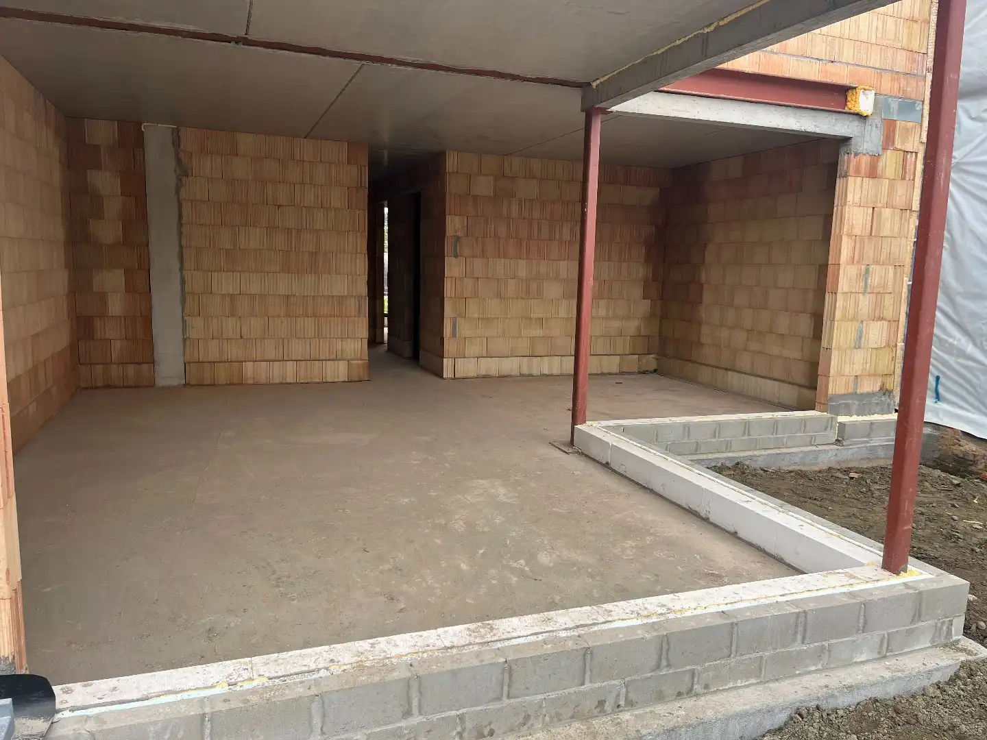 Gelijkvloers appartement met 2 slaapkamers en tuintje. foto 2