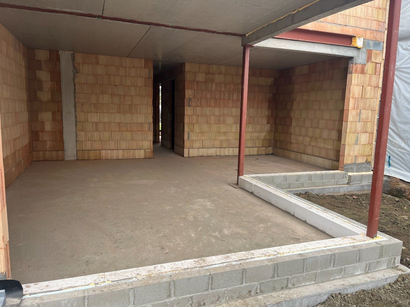 Gelijkvloers appartement met 2 slaapkamers en tuintje. foto 2