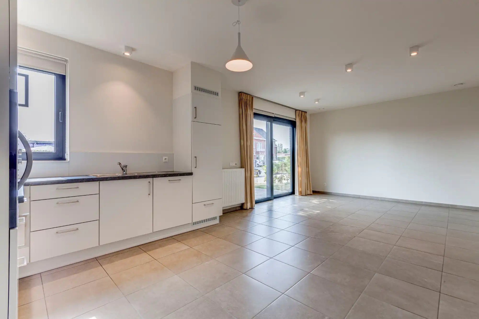 Geniet van zorgeloos comfort in deze gelijkvloerse assistentiewoning met autostaanplaats foto 4