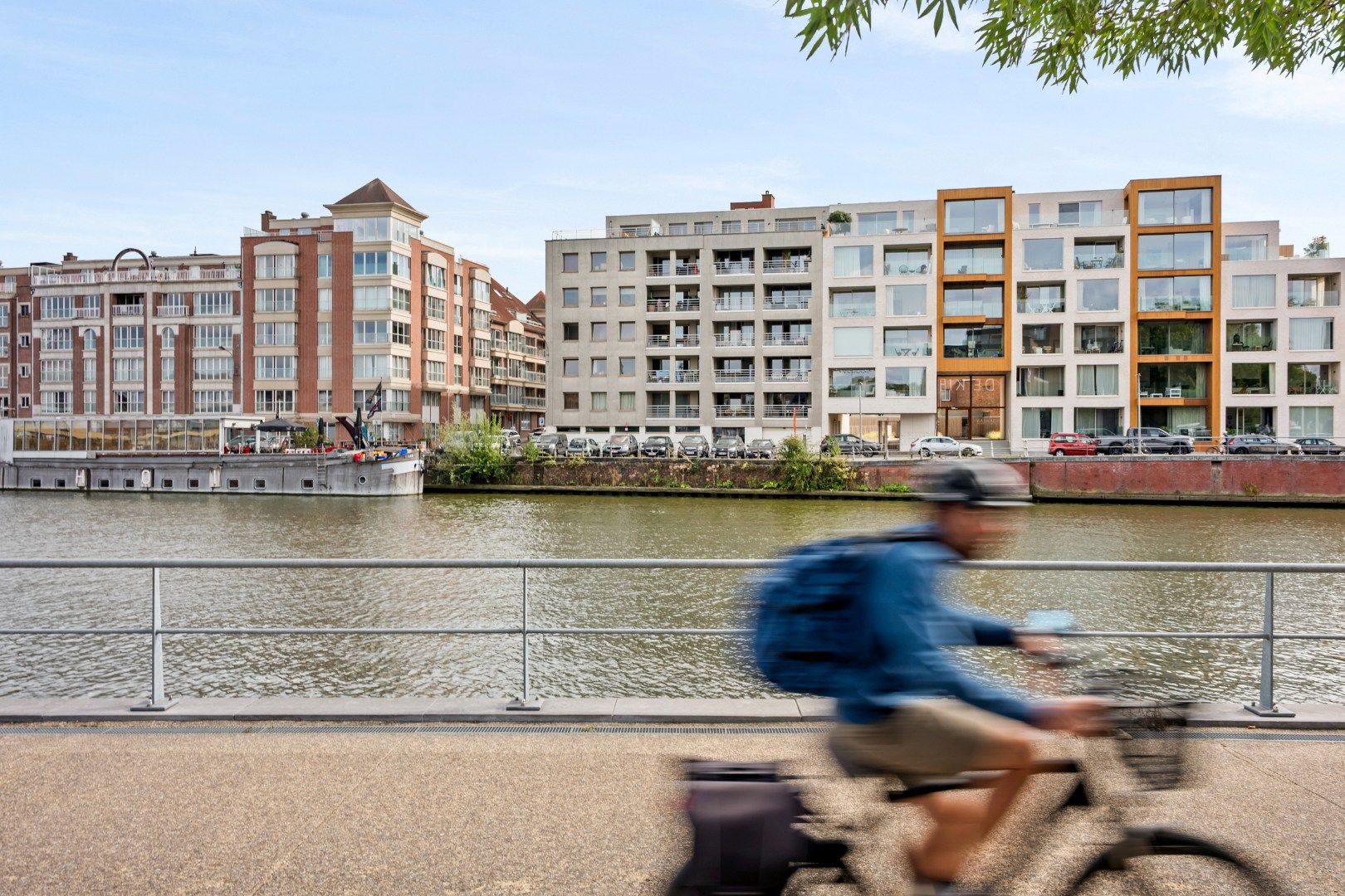 Appartement met groot terras aan de oevers van de Leie in Kortrijk foto 13