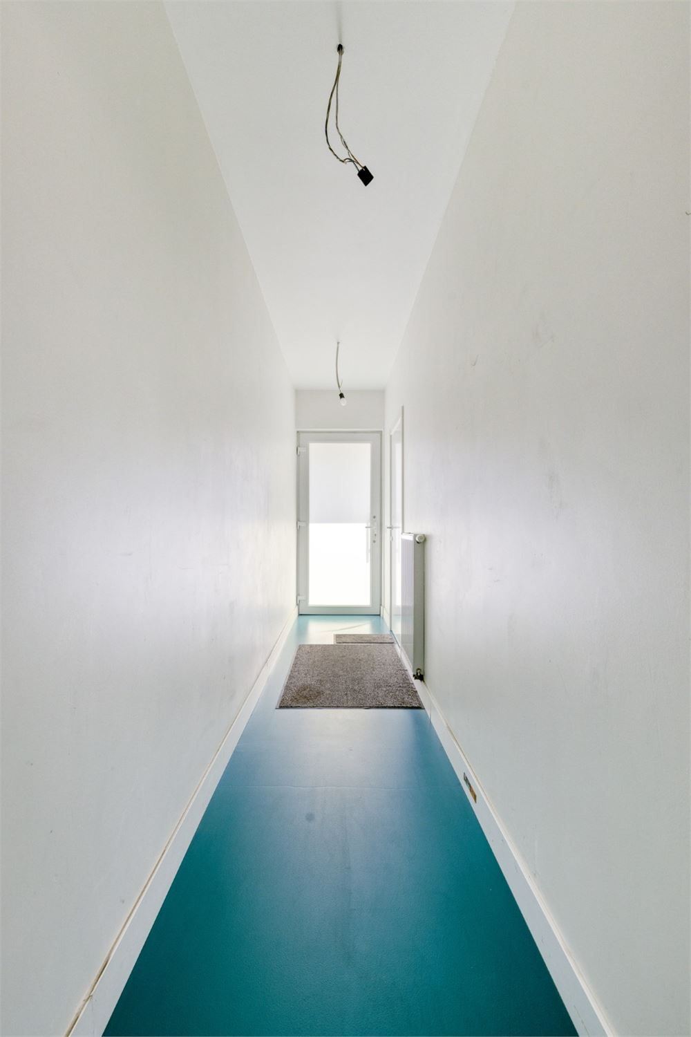 INSTAPKLAAR COMMERCIEEL GELIJKVLOERS OF KANTOOR foto 7