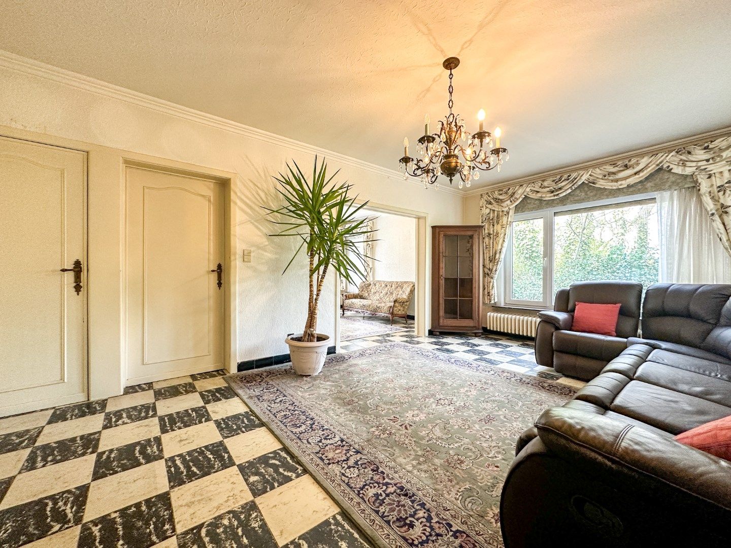 Ruime woning met tuin (perceel 524 m²), 3 slaapkamers, garage en bijgebouw/stalling, Torhout. foto 4