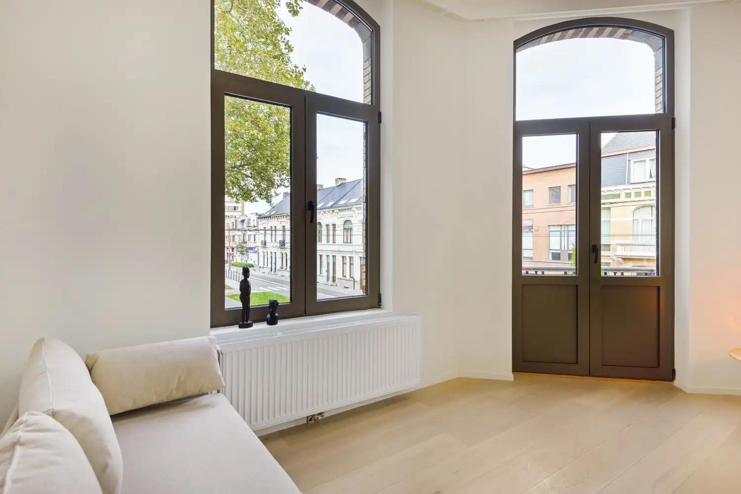 Gerenoveerd appartement met 2 slaapkamers , buitenruimte en groen zicht foto 9
