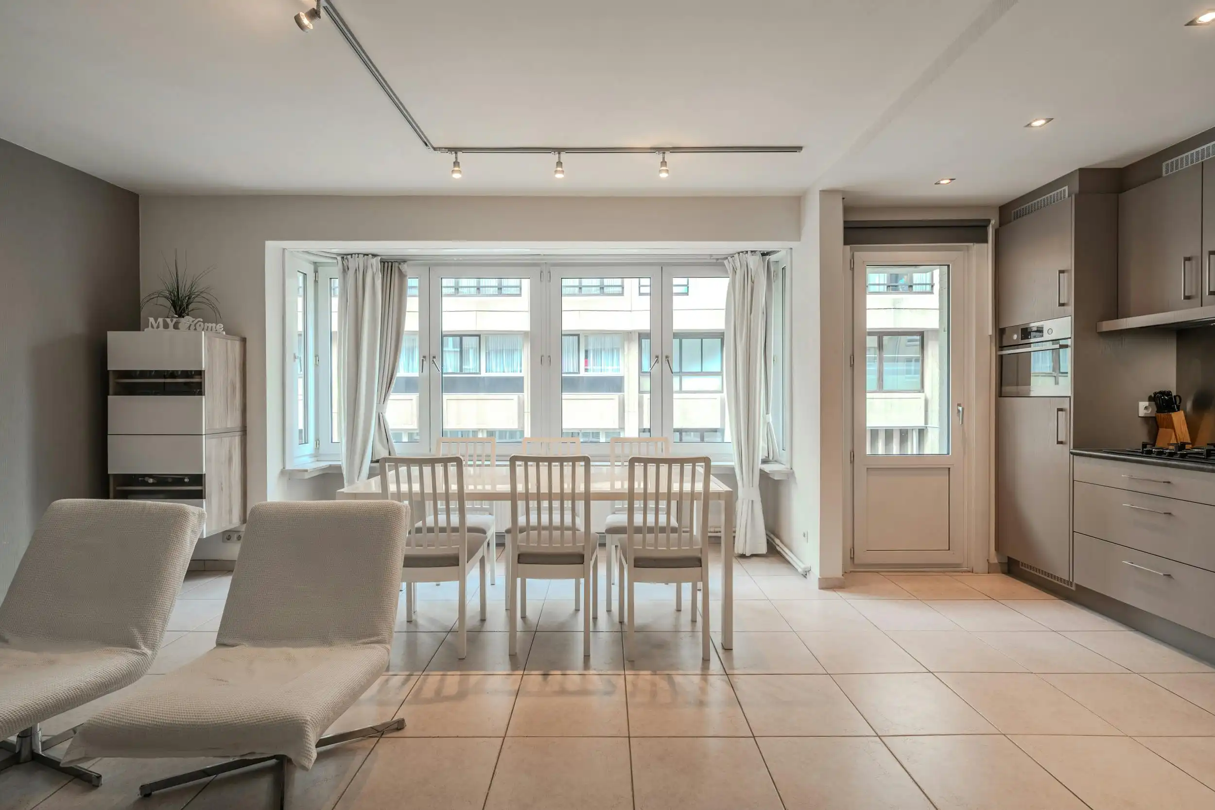 Verzorgd 2 slaapkamer appartement te koop te Oostende  foto 4