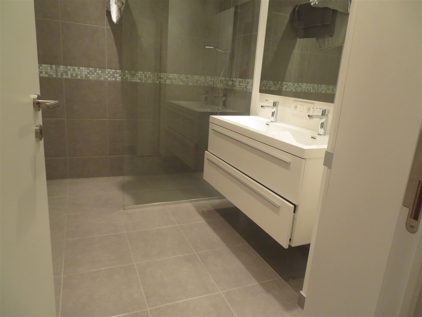 Appartement (100m²) met 2 slaapkamers in hartje Antwerpen! foto 8