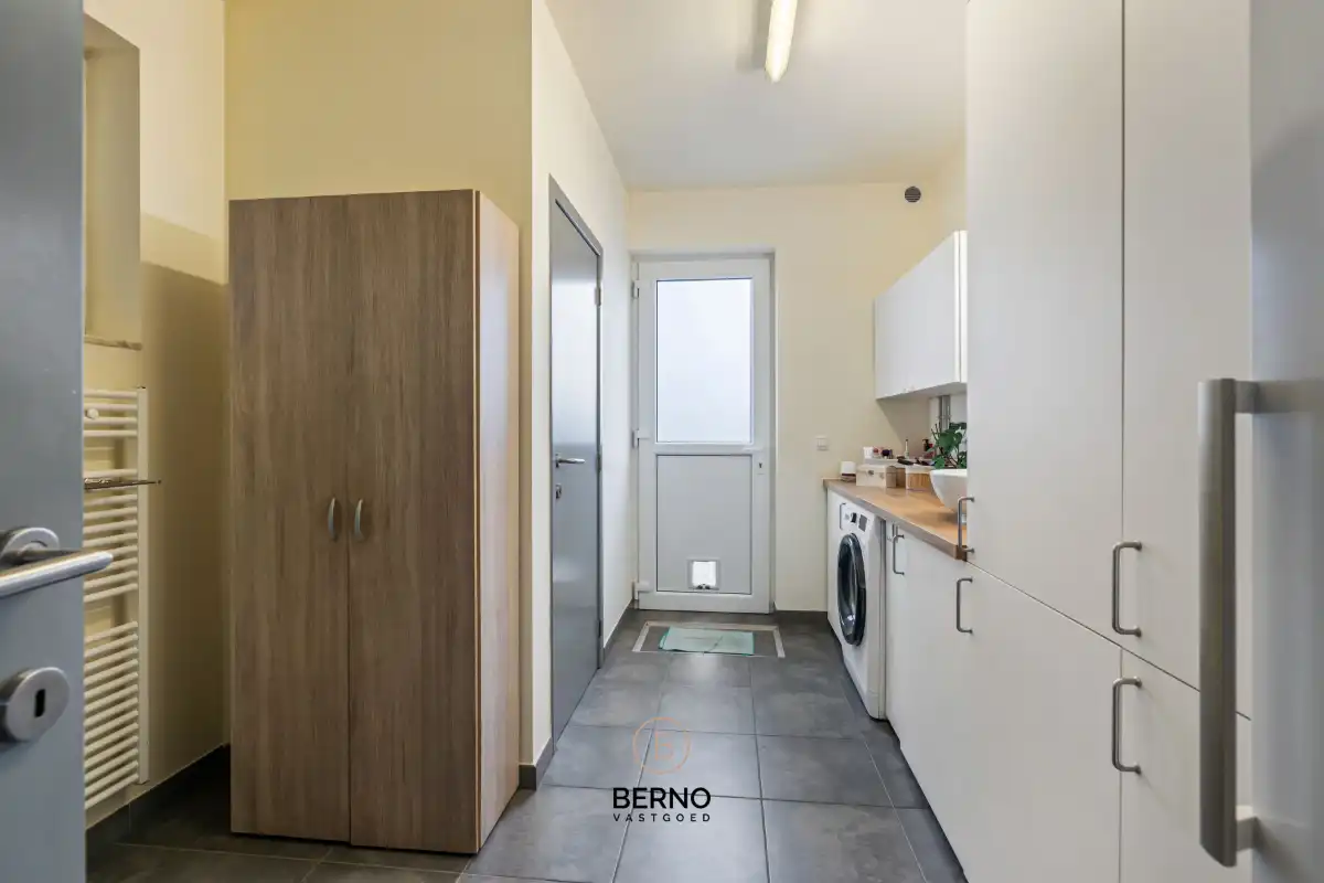 Ruime, gerenoveerde woning met knappe tuin foto 10