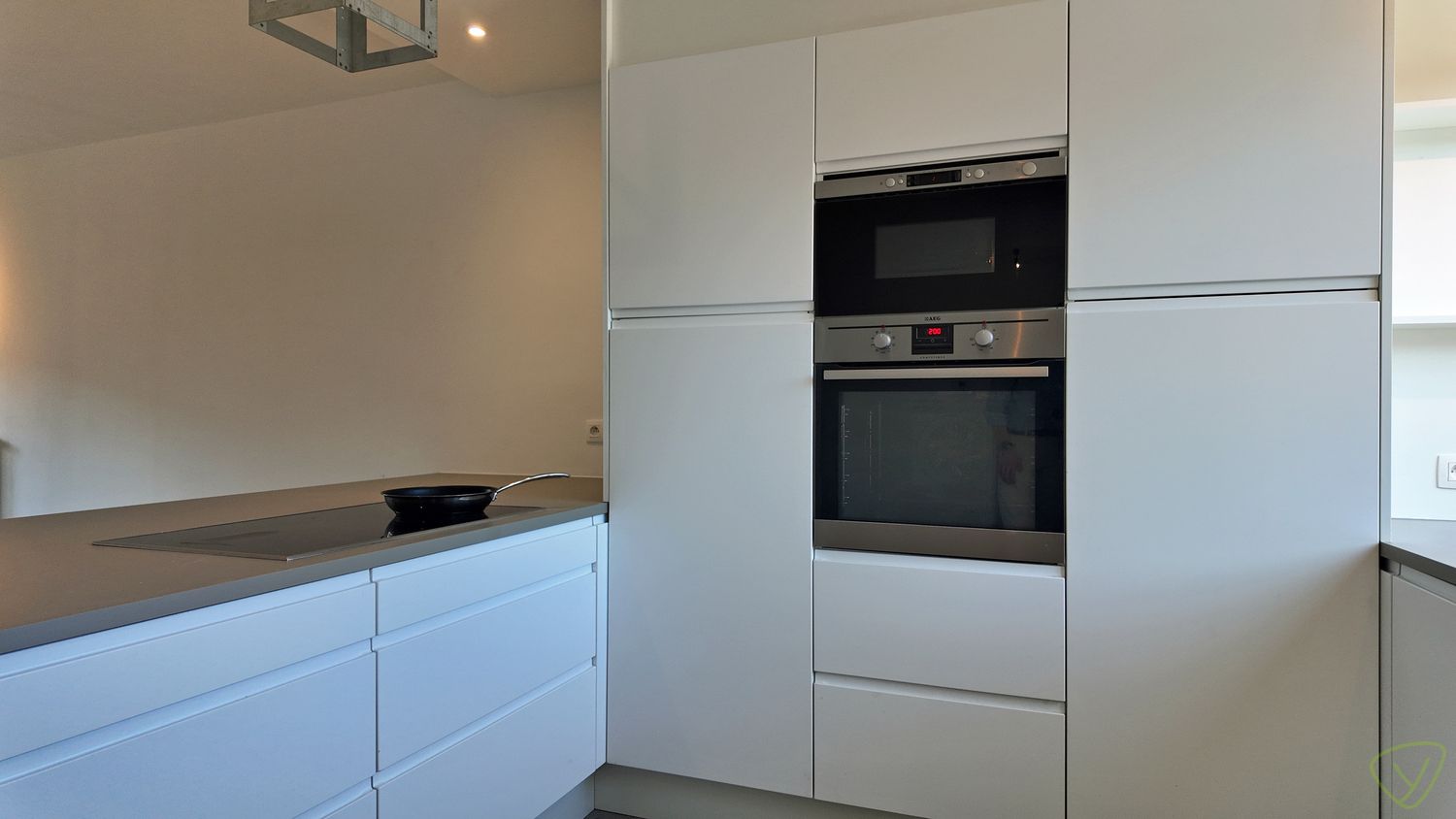 Compleet vernieuwd appartement te huur met garagebox! foto 9
