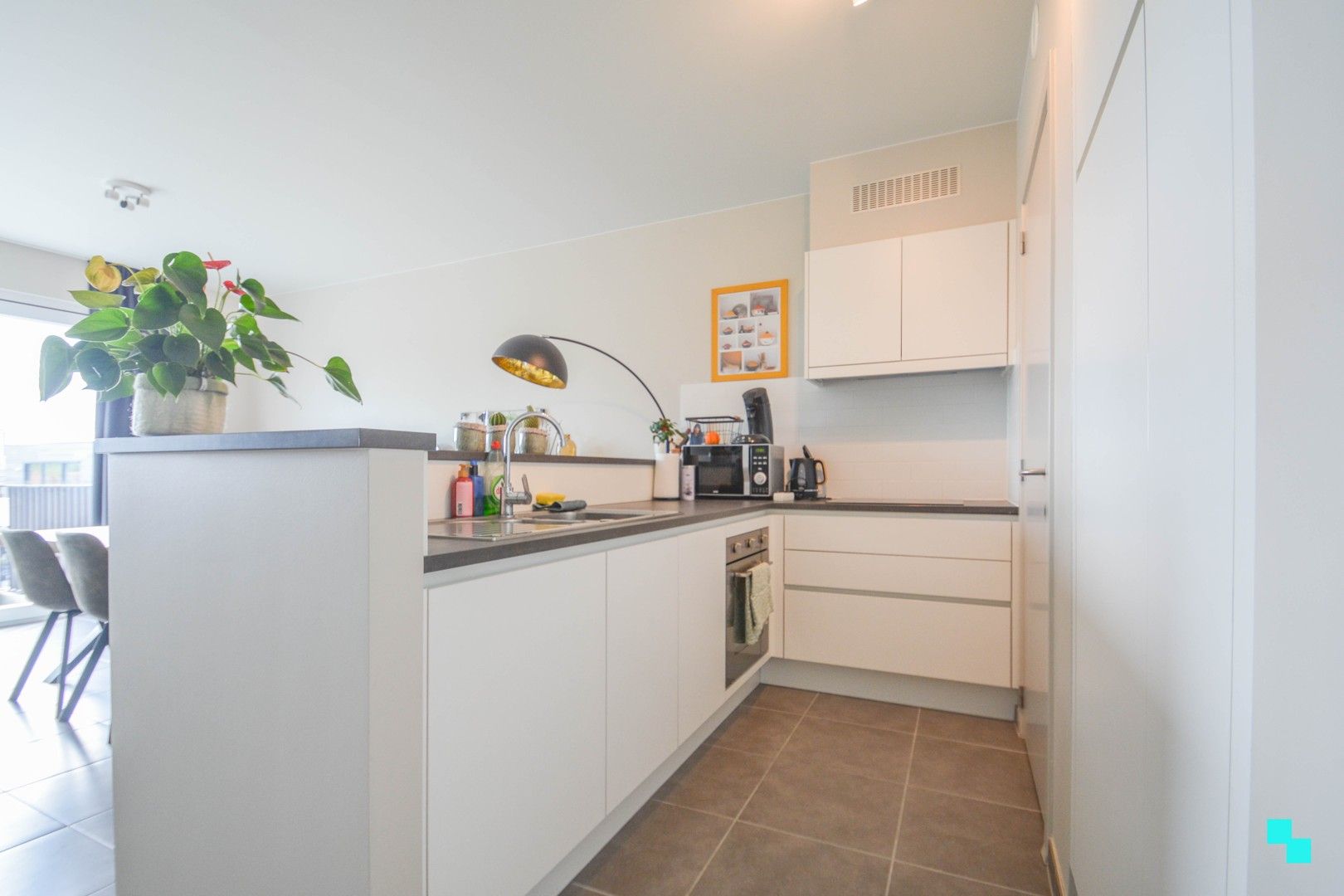 Instapklaar appartement met 2 slaapkamers en zonnig terras foto 3