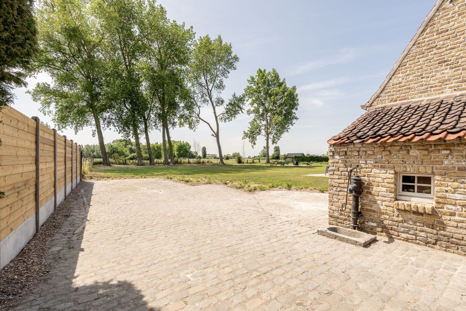 Magnifieke hoevewoning te Lissewege op perceel van 2645m² foto 2