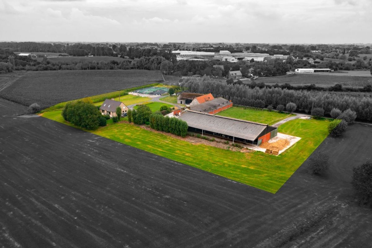 Subliem mooi gelegen hoeve te koop te Dentergem (Oeselgem) foto 2