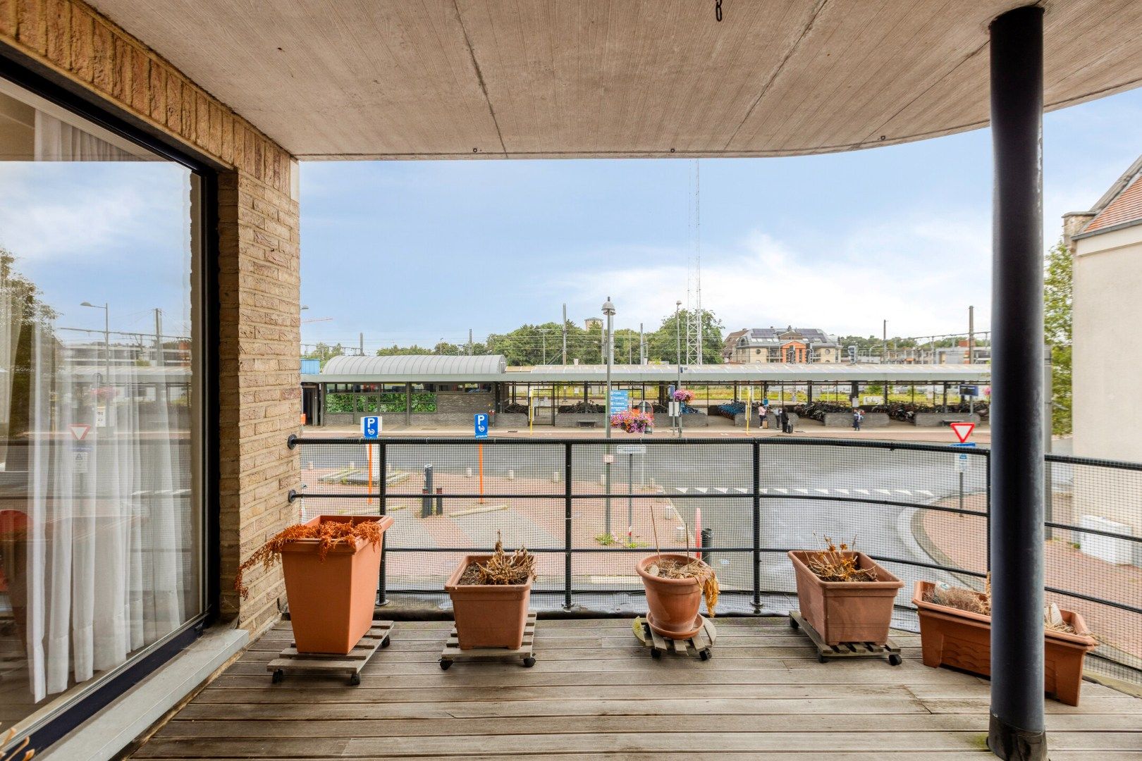 Goed onderhouden en gunstig gelegen app met 2 slpks. foto 9