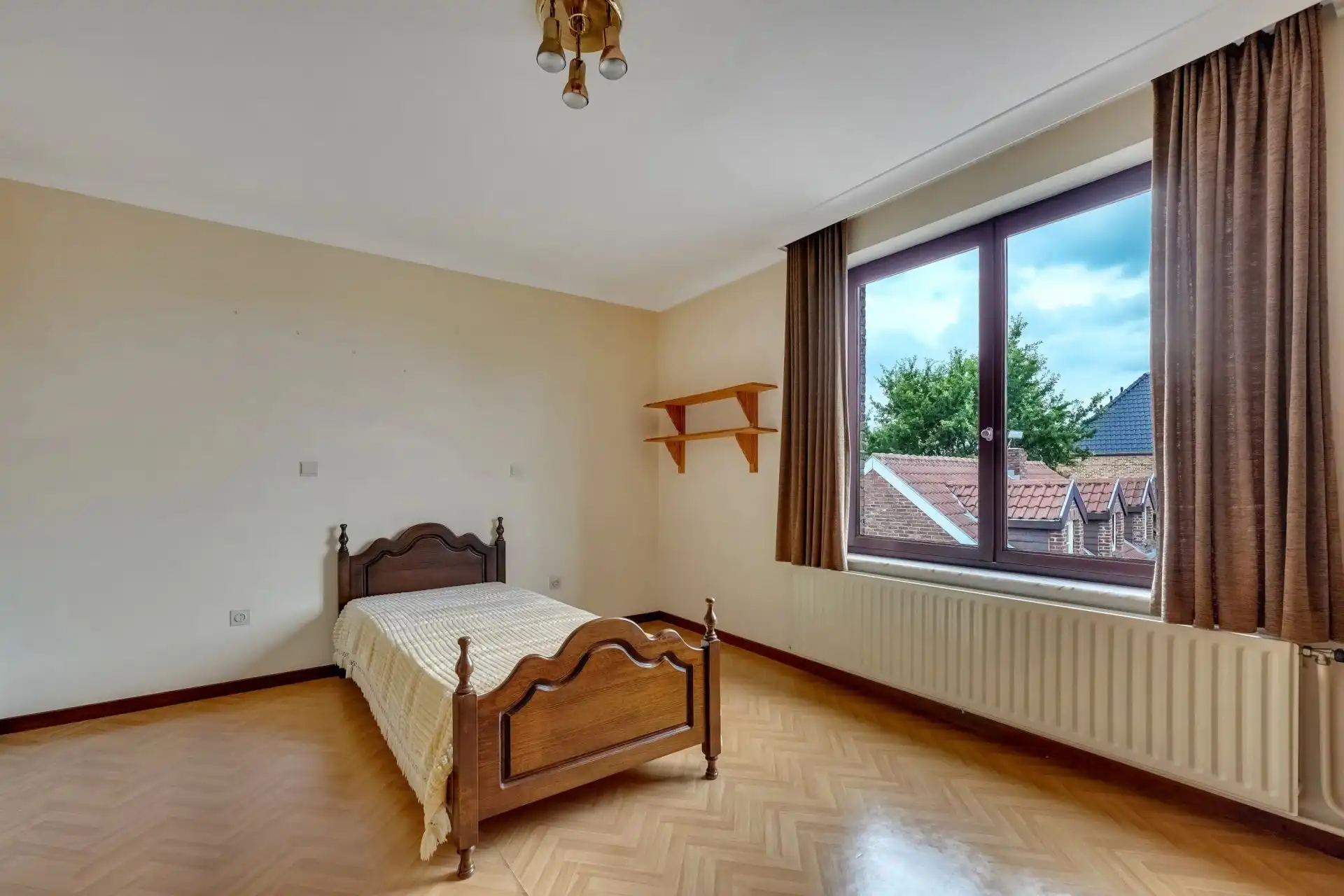 Vrijstaande woning met 4 slaapkamers en magazijn foto 17