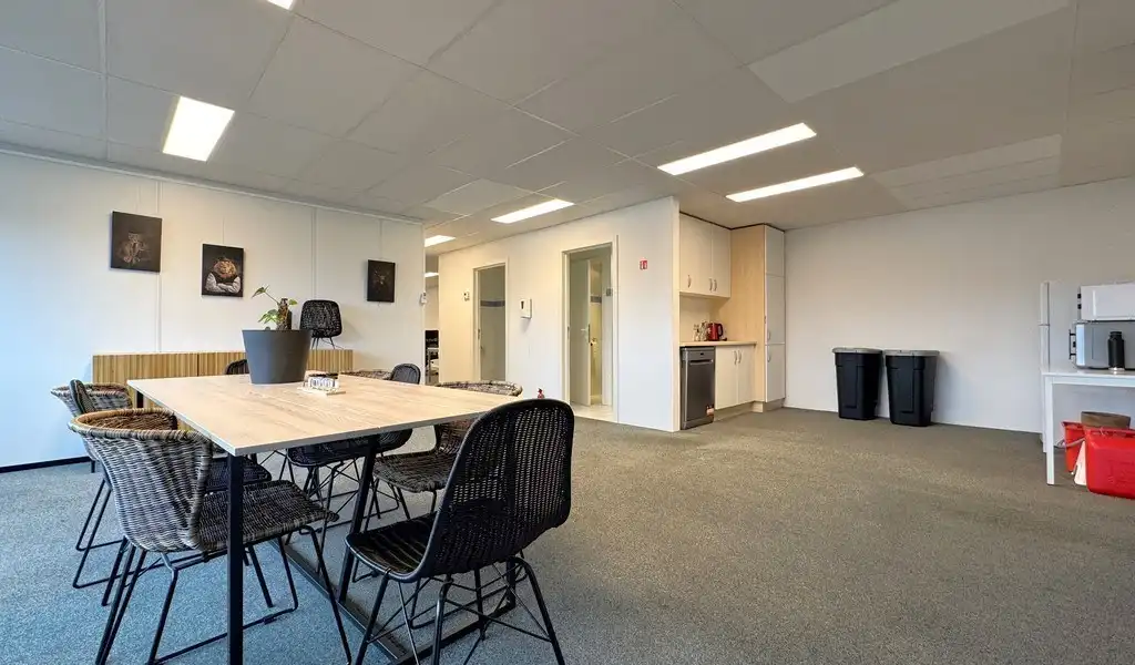 Instapklaar kantoor te huur nabij E313/E34 te Wommelgem foto 4