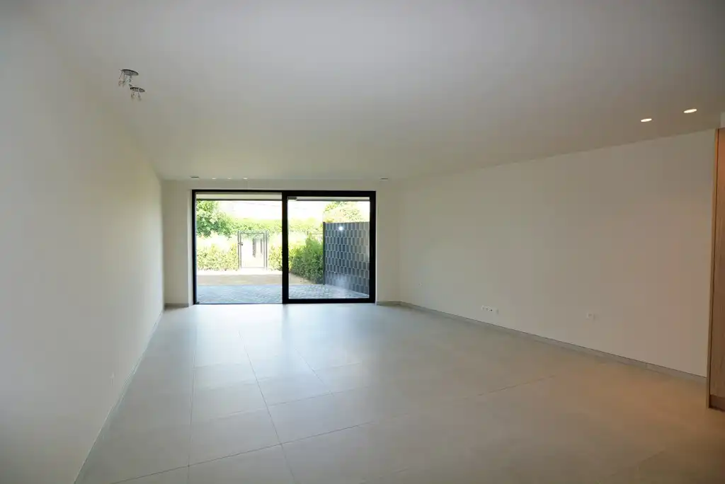 Gelijkvloers nieuwbouwappartement 124 m² met 2 slpk, tuintje en 2 autostandplaatsen. foto 6
