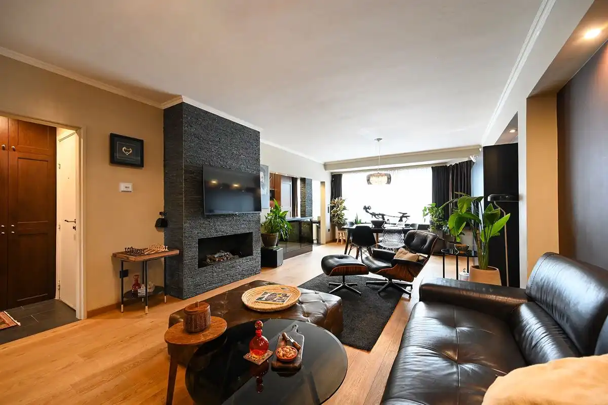 Gerenoveerd appartement op geliefde locatie foto 2