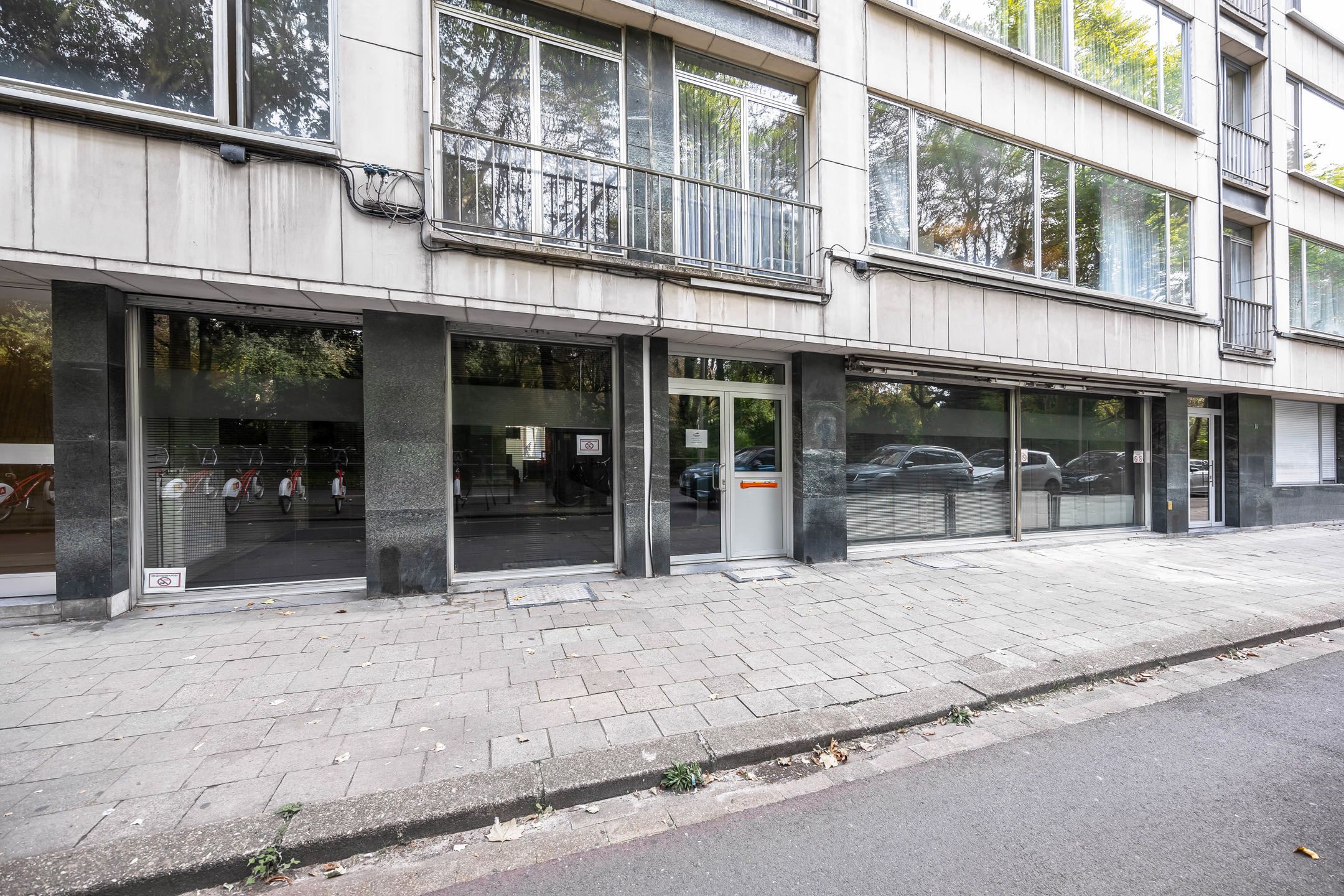Commercieel handelspand (236m²) op centrale ligging foto {{pictureIndex}}